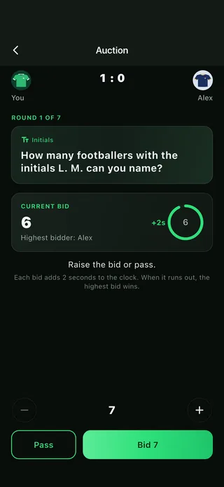 Auction mode in GolVix: players bid how many footballers with the initials L. M. they can name